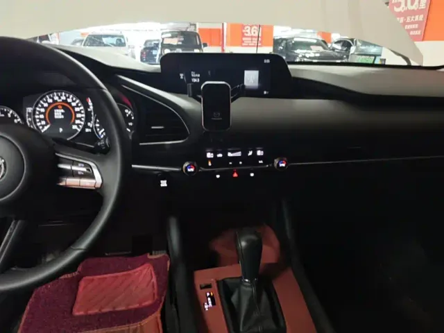 Mazda Axela — Фото автомобиля 12