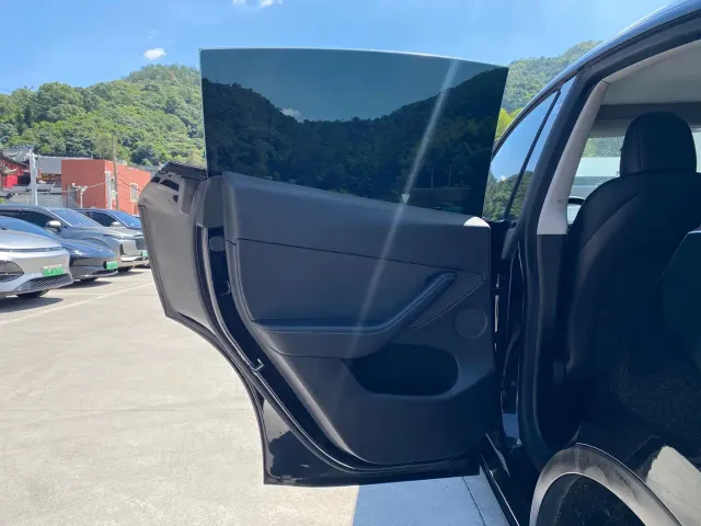 Tesla Model Y — Фото автомобиля 12