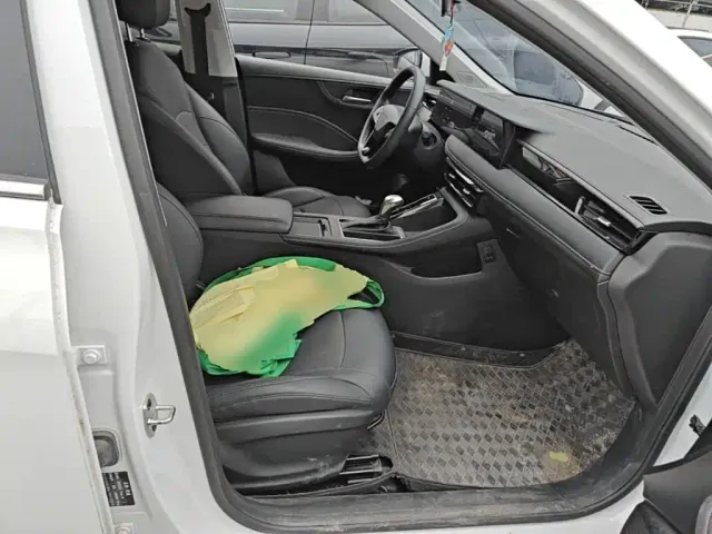 Roewe i5 — Фото автомобиля 24