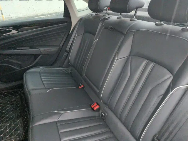 Volkswagen Passat — Фото автомобиля 14