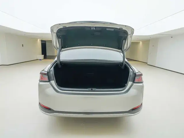 Lexus ES — Фото автомобиля 7