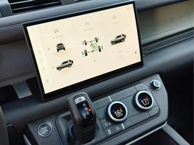 Land Rover Defender — Фото автомобиля 7