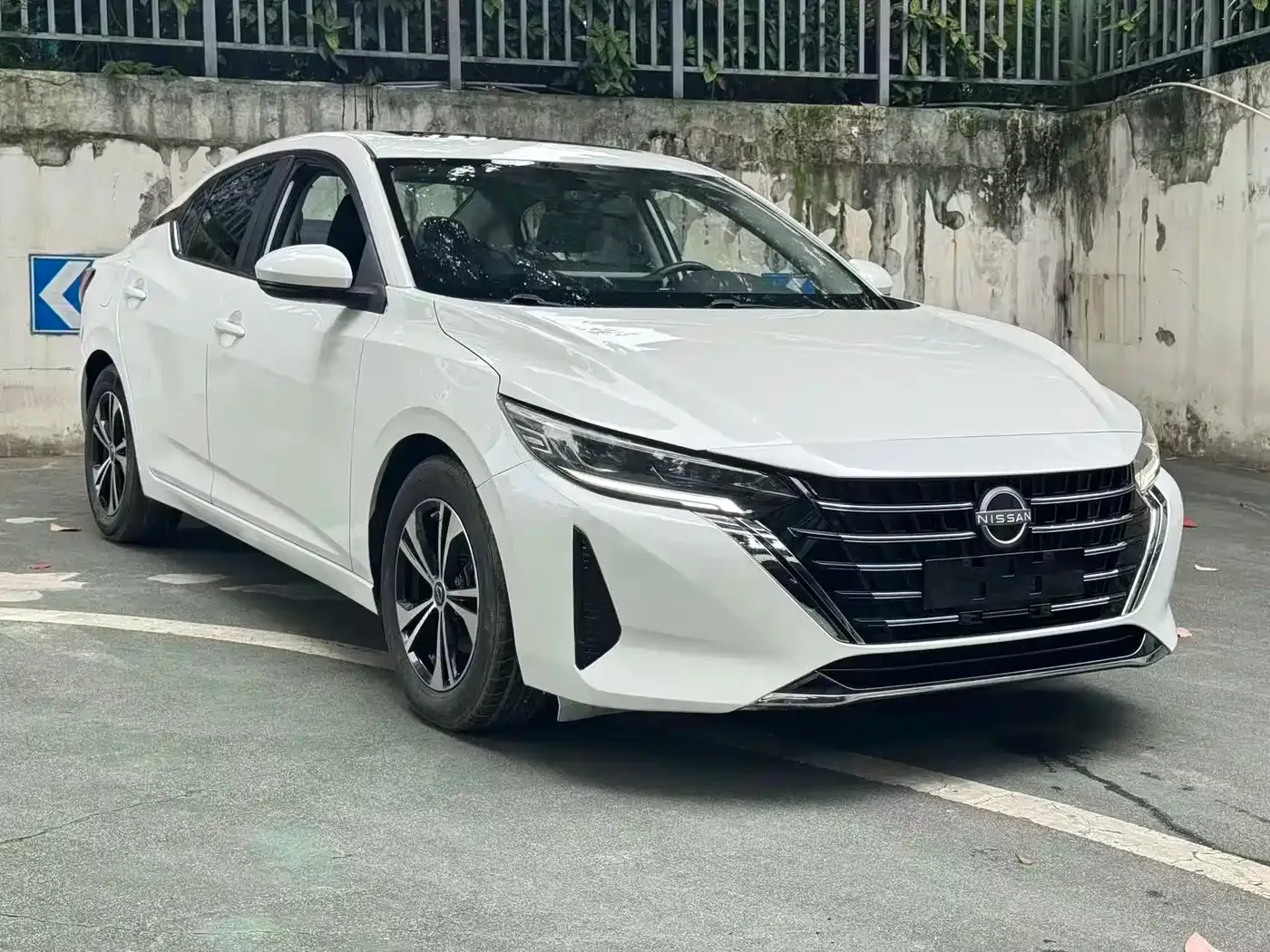 Nissan Sylphy 2023 1.6L CVT Deluxe Edition — Фото автомобиля 3