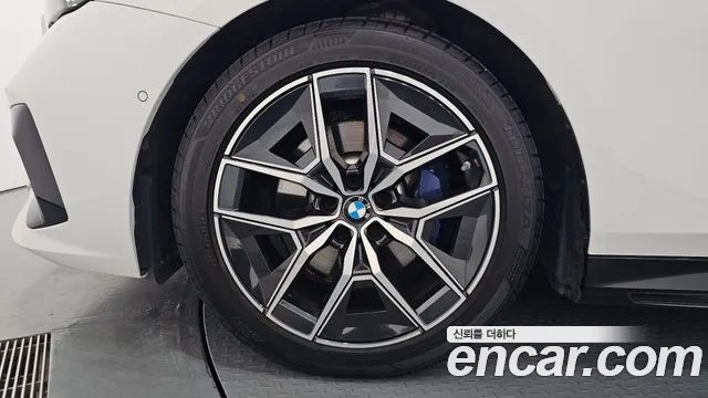 BMW 5 Series G60 — Фото автомобиля 5