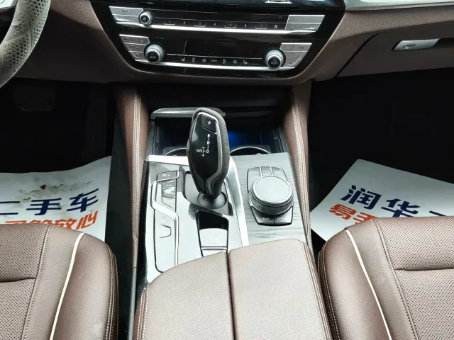 BMW 5 Series — Фото автомобиля 12