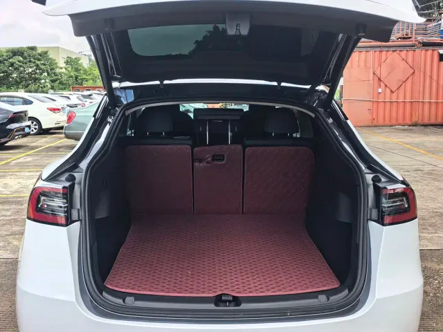 Tesla Model Y — Фото автомобиля 16