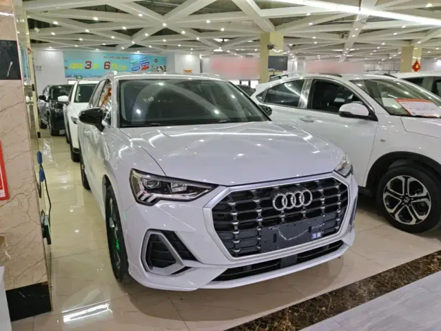 Audi Q3 — Фото автомобиля 3