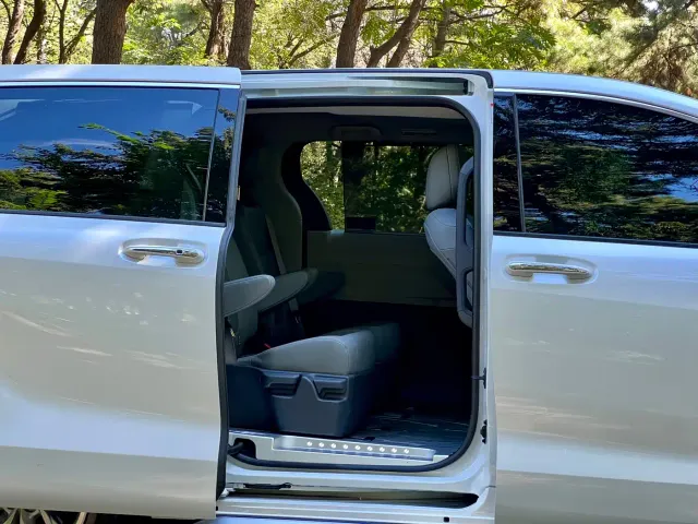 Toyota Granvia 2024 2.5L Hybrid Comfort — Фото автомобиля 29
