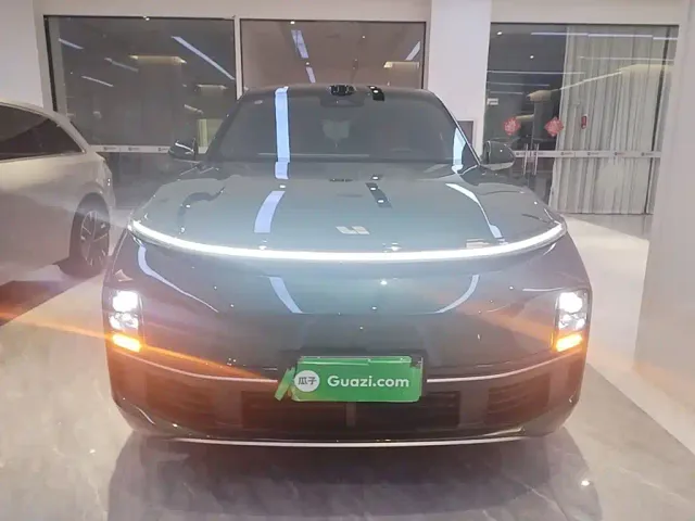 Li Auto L9 — Фото автомобиля 2