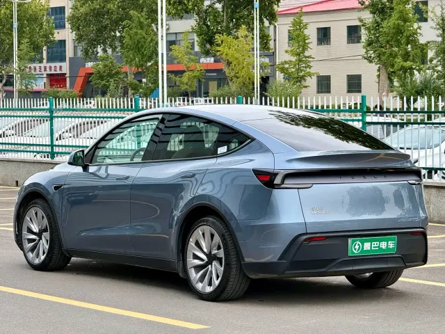 Tesla Model Y — Фото автомобиля 8