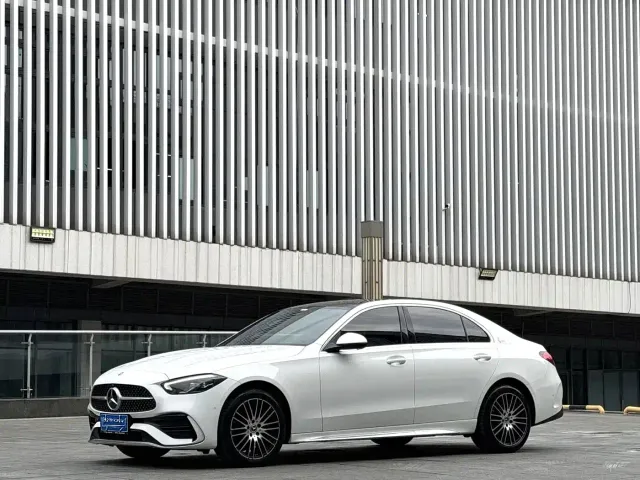 Фотография автомобиля — Mercedes-Benz C-Class
