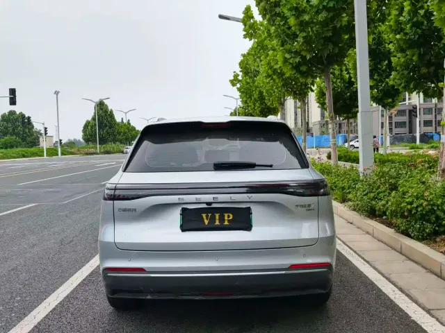 Geely Galaxy Starship 7 EM-i — Фото автомобиля 9