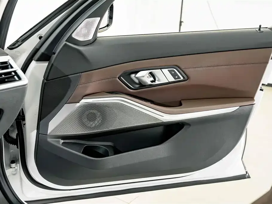 BMW BMW 3 Series 2025 325Li M Sport Package — Фото автомобиля 15