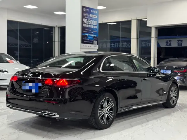 Mercedes-Benz E-Class — Фото автомобиля 4