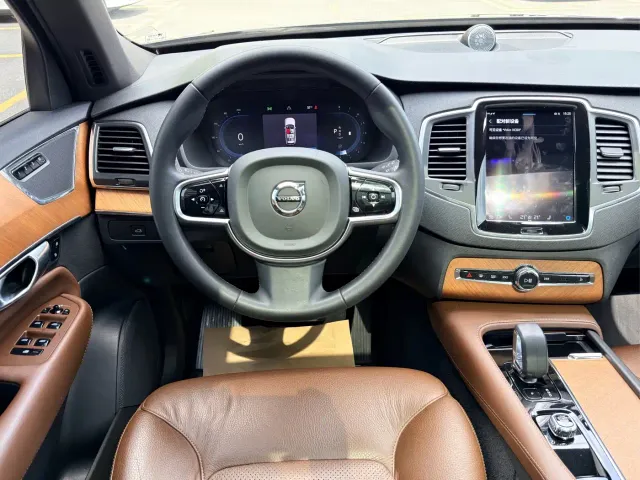 Volvo XC90 — Фото автомобиля 19