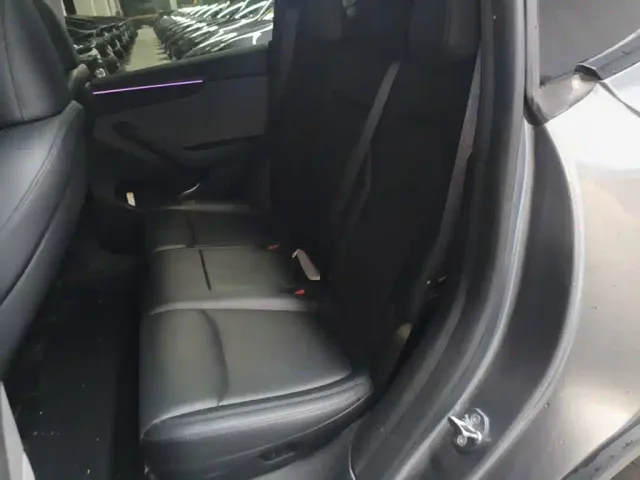 Tesla Model Y — Фото автомобиля 16