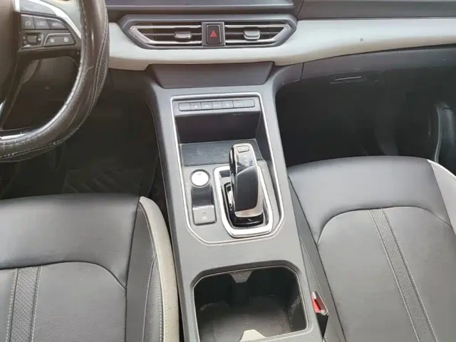 Dongfeng Fengshen E70 — Фото автомобиля 13