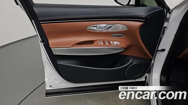 Genesis GV70 — Фото автомобиля 13