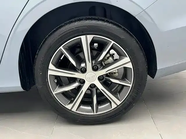 Geely Emgrand — Фото автомобиля 19