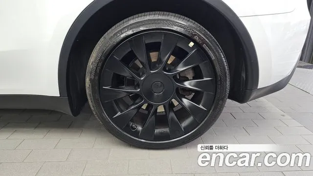 Tesla Model Y — Фото автомобиля 6
