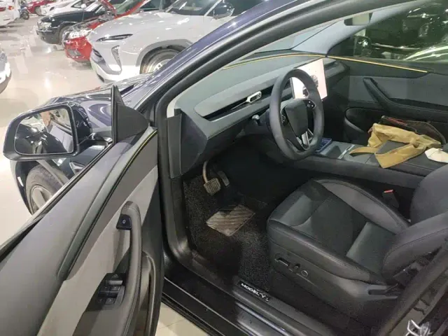 Tesla Model Y — Фото автомобиля 15