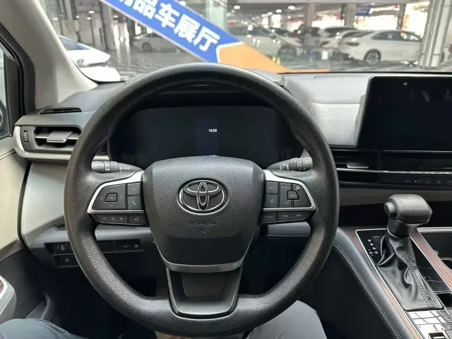 Toyota Granvia — Фото автомобиля 12