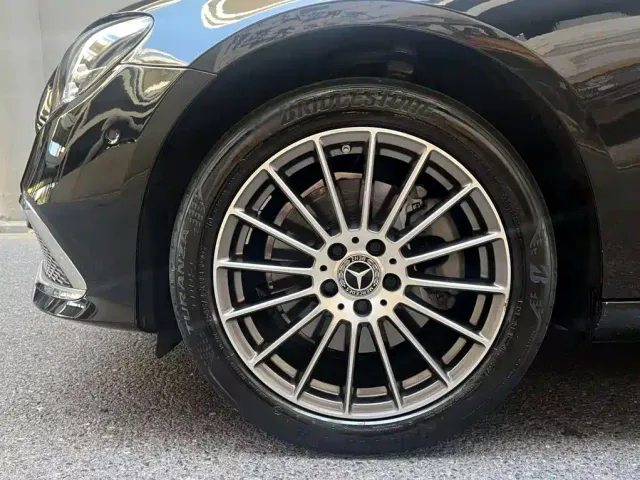 Mercedes-Benz E-Class — Фото автомобиля 6