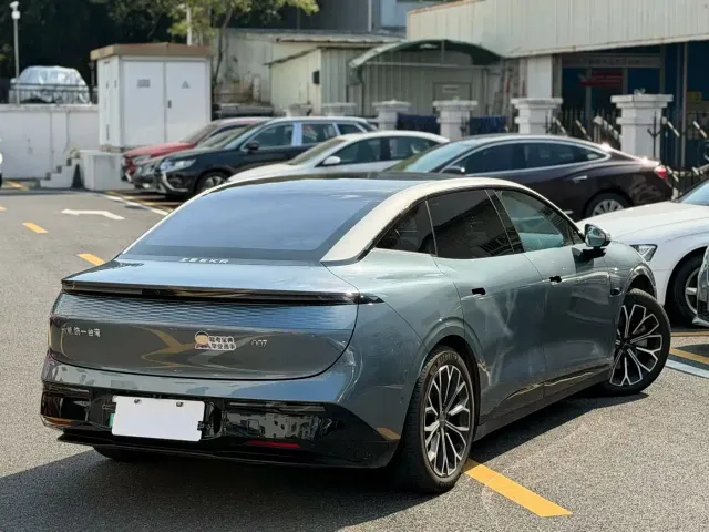 Zeekr 007 — Фото автомобиля 9