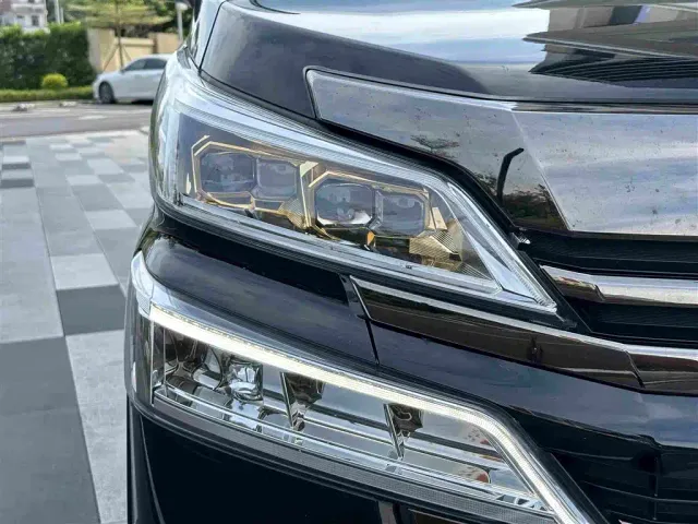 Toyota Vellfire — Фото автомобиля 18
