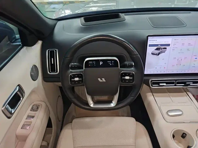 Li Auto L8 — Фото автомобиля 10