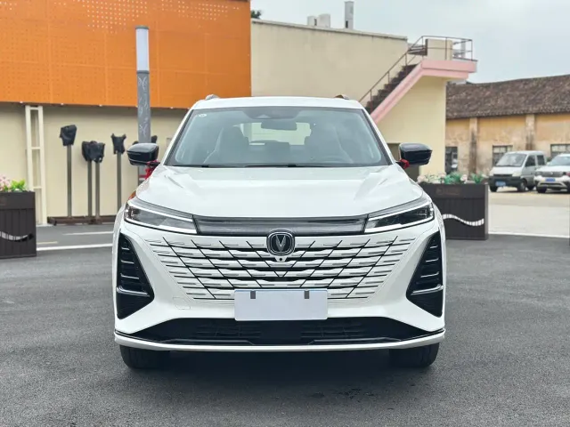Changan CS75 Plus — Фото автомобиля 2