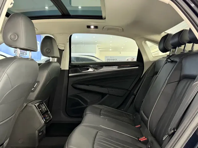 Volkswagen Passat — Фото автомобиля 6