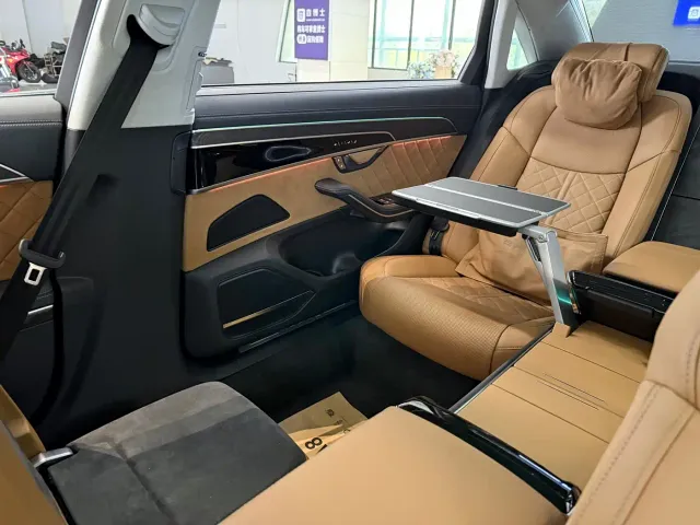 Audi A8 — Фото автомобиля 13