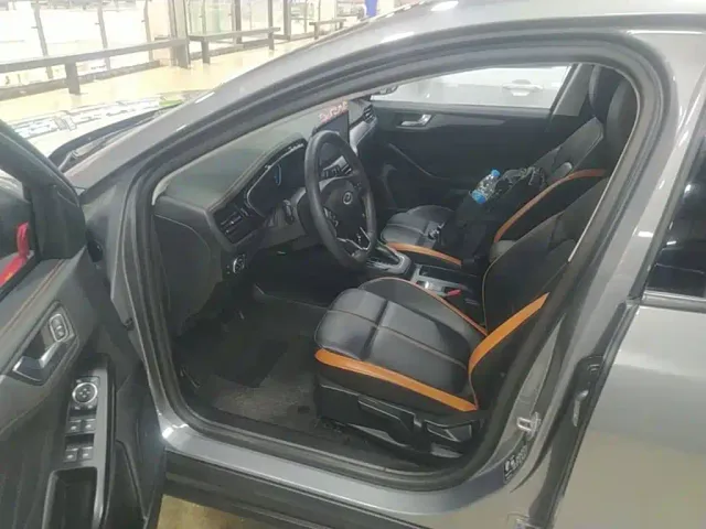 Ford Focus — Фото автомобиля 15