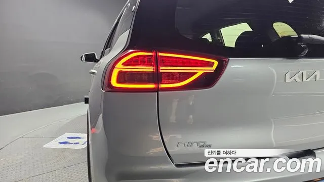 Kia Niro — Фото автомобиля 23
