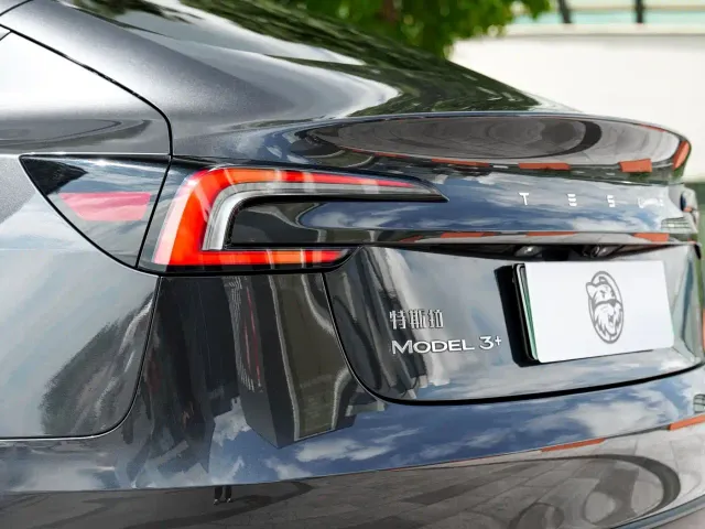 Tesla Model 3 — Фото автомобиля 18