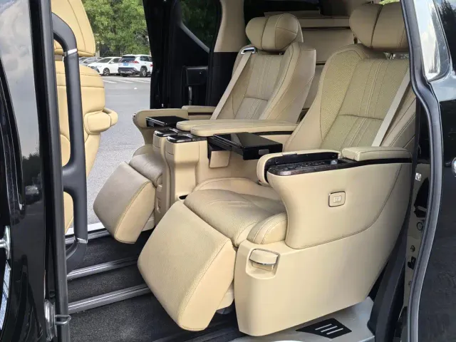 Toyota Alphard — Фото автомобиля 6