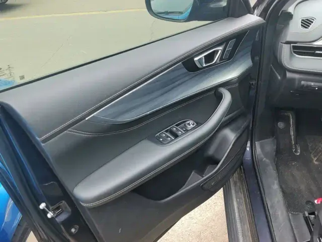 Chery Tiggo 8 PLUS Kunpeng e+ 2022 PHEV 1.5T Elegance e+ — Фото автомобиля 7