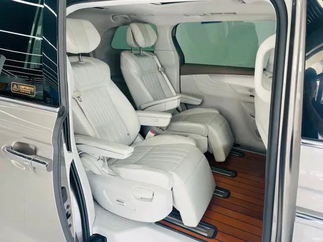Roewe iMAX8 — Фото автомобиля 12