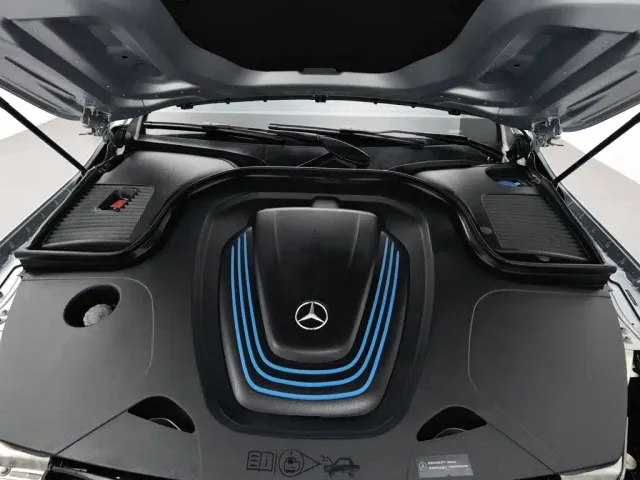Mercedes-Benz EQC — Фото автомобиля 6