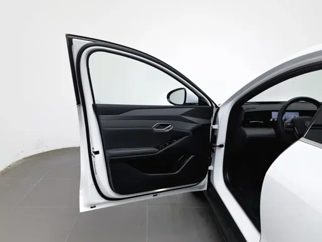 BYD Qin L — Фото автомобиля 8