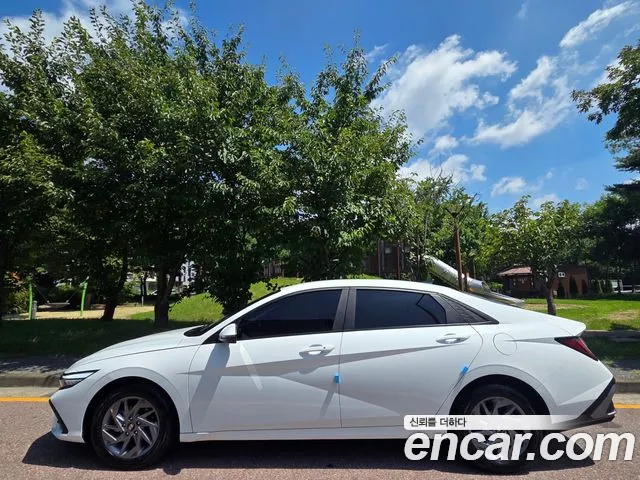 Hyundai AVANTE — Фото автомобиля 3