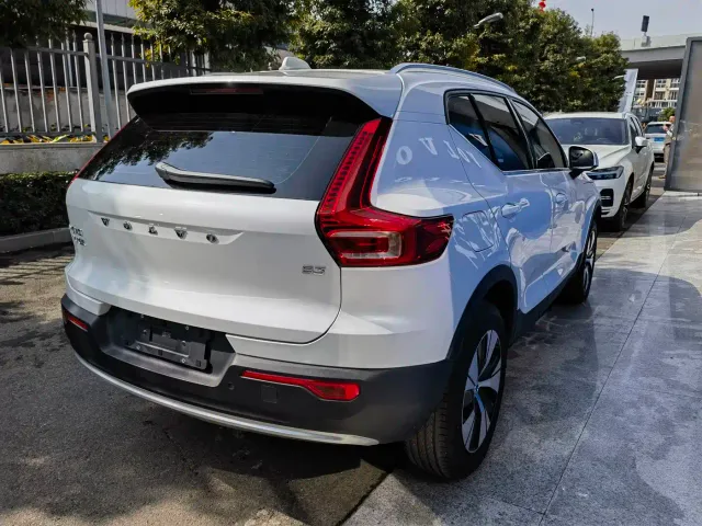 Volvo XC40 — Фото автомобиля 4
