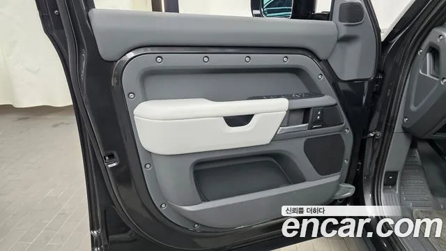Land Rover Defender Defender (L663) 110 P300 X-Dynamic SE — Фото автомобиля 24