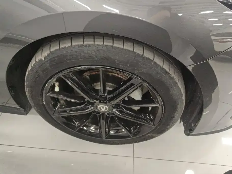 Changan Changan UNI-V 2022 1.5T Premium Model — Фото автомобиля 6