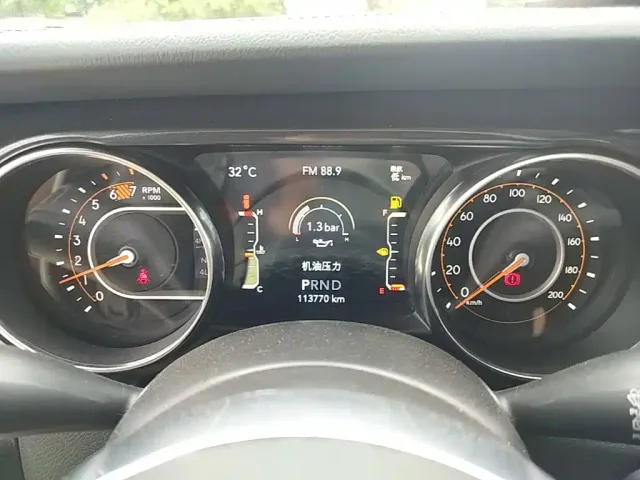Jeep Wrangler — Фото автомобиля 11