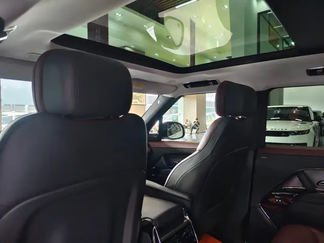 Land Rover Range Rover Sport — Фото автомобиля 11