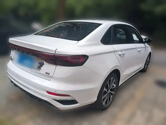 Geely Emgrand 2025 4th Gen 1.5L CVT Premium — Фото автомобиля 4