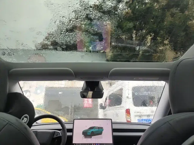 Tesla Model Y — Фото автомобиля 17
