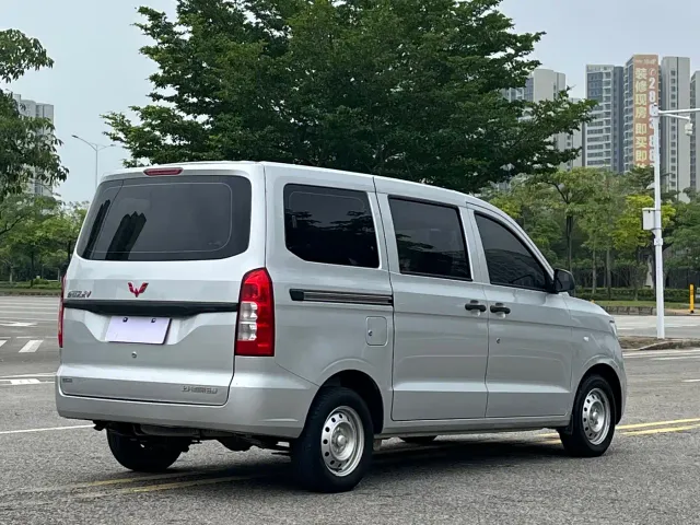 Wuling Hongguang V — Фото автомобиля 9